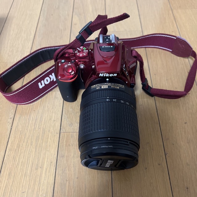 Nikon D5500 18-140 VR レンズキット RED カメラ 安い 正規 店