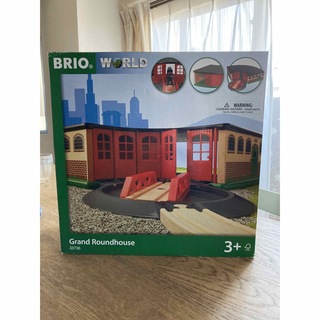 ブリオ(BRIO)のBRIO     大型車庫　転車台　トーマス　木製　電車(電車のおもちゃ/車)