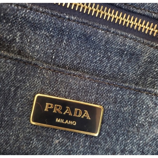 PRADA(プラダ)の【美品】PRADA  デニム　カナパ Mサイズ レディースのバッグ(ショルダーバッグ)の商品写真