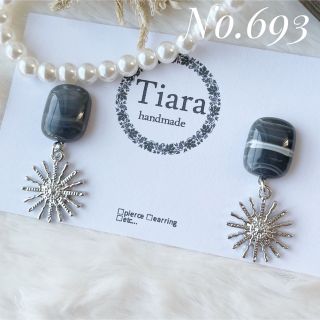 【ピアス イヤリング 貼るピアス】ダークグレーカボション 太陽チャーム シルバー(ピアス)