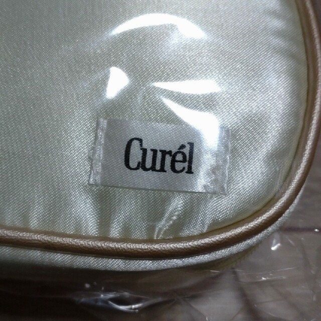 Curel(キュレル)のキュレル ポーチ  シルバー ゴールド マチあり 持ち手あり エンタメ/ホビーのコレクション(ノベルティグッズ)の商品写真