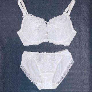 Wacoal - 新品未使用 サルート ブラジャーD65 ショーツMの通販 by モコ