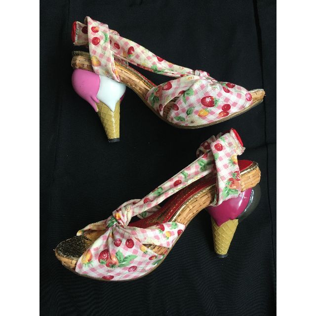 Irregular Choice(イレギュラーチョイス)のお値下げ可能!2点以上割引!イレギュラーチョイスいちごギンガムチェックアイス靴 レディースの靴/シューズ(ハイヒール/パンプス)の商品写真