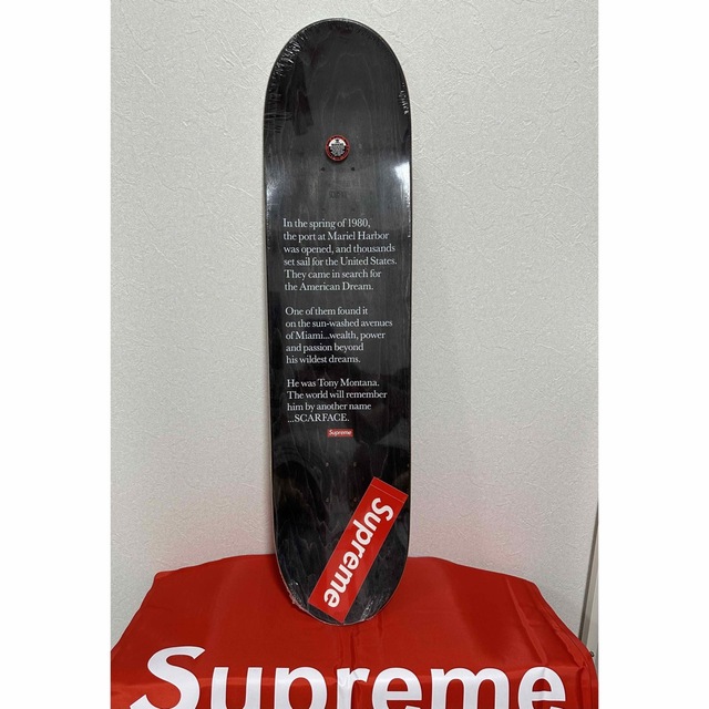 Supreme(シュプリーム)のSupreme Scarface split skateboard + ギフト スポーツ/アウトドアのスポーツ/アウトドア その他(スケートボード)の商品写真