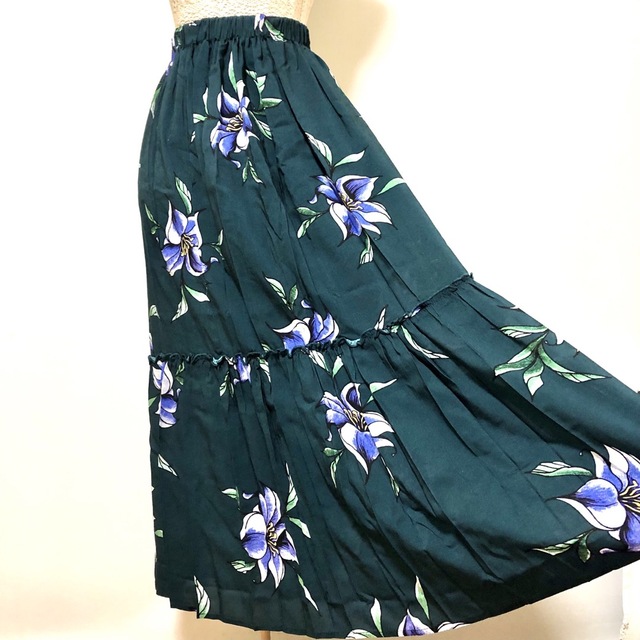 SCOT CLUB(スコットクラブ)のスコットクラブ (FENNEL) 　新品　ロングスカート　花柄　グリーン レディースのスカート(ロングスカート)の商品写真