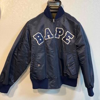 アベイシングエイプ(A BATHING APE)のAPE サテンスタジャン　サイズS 美品(フライトジャケット)