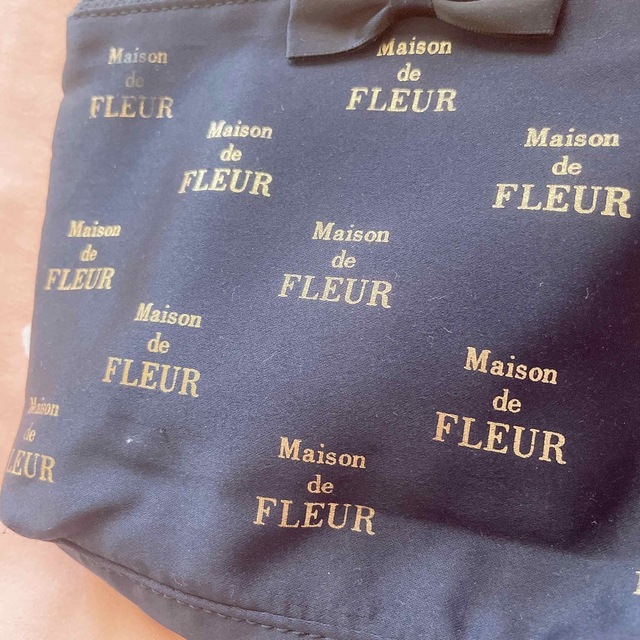 Maison de FLEUR(メゾンドフルール)のMaison de FLEUR ポーチ リボン 内ポケット付き レディースのファッション小物(ポーチ)の商品写真