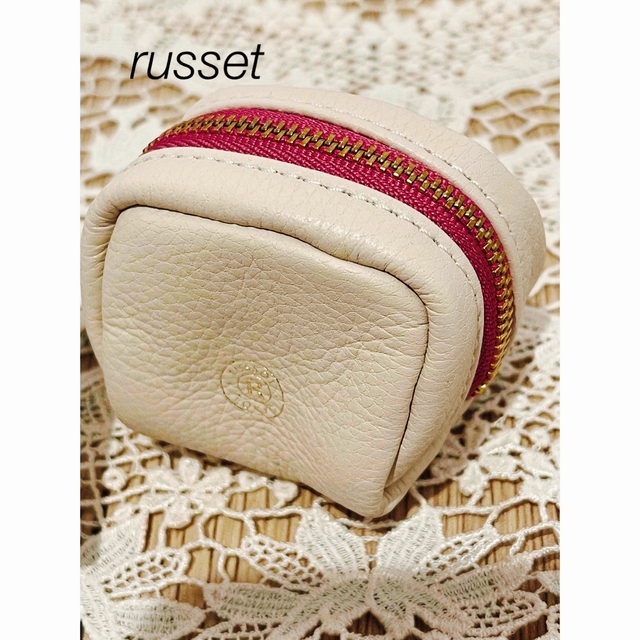 Russet(ラシット)のrusset  <Soeru> キューブポーチ  アイボリー レディースのファッション小物(ポーチ)の商品写真