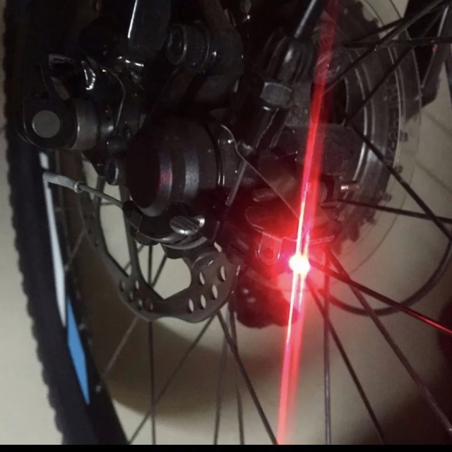 自転車ロードバイク　リアブレーキライト　防水LDEテールライト赤　取付簡単 スポーツ/アウトドアの自転車(パーツ)の商品写真