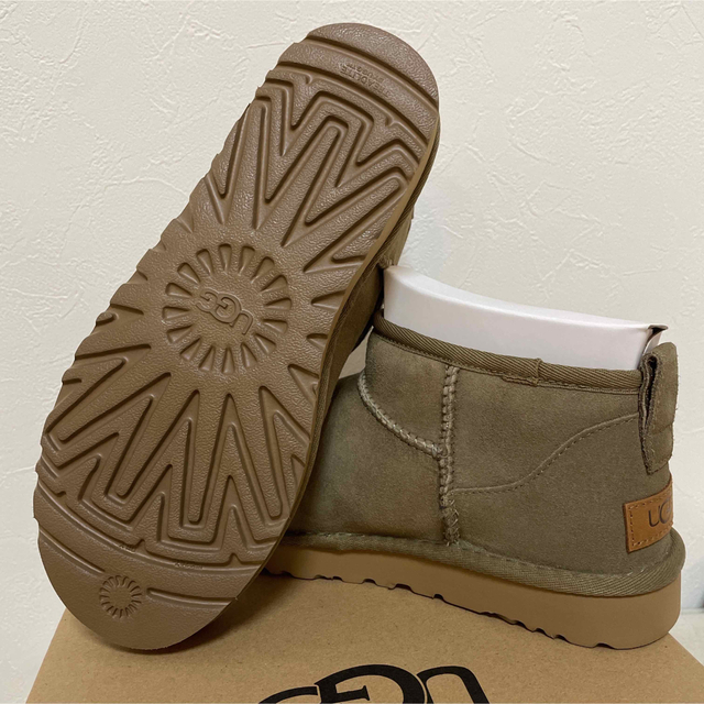 UGG(アグ)のUGG クラッシック　ウルトラミニ　サイズ　7  ミディアムブラウン　24センチ レディースの靴/シューズ(ブーツ)の商品写真