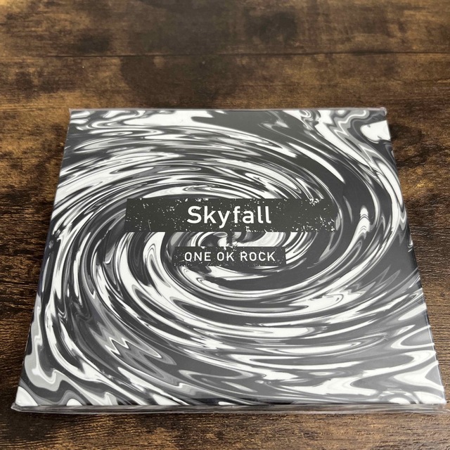 ONE OK ROCK(ワンオクロック)のONE OK ROCK Skyfall 会場限定CD  エンタメ/ホビーのCD(ポップス/ロック(邦楽))の商品写真