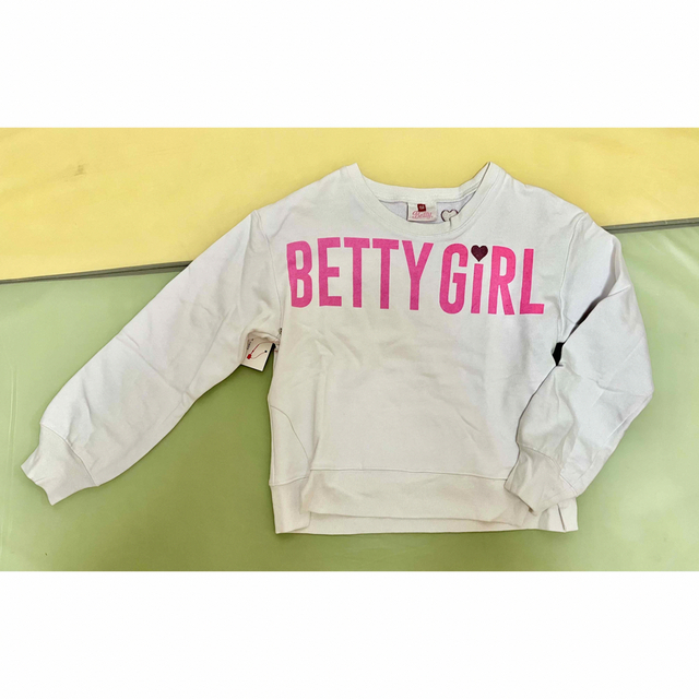 NIKE(ナイキ)のBetty  スウェット キッズ/ベビー/マタニティのキッズ服女の子用(90cm~)(Tシャツ/カットソー)の商品写真