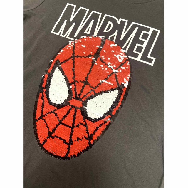 H&M(エイチアンドエム)の未使用h&mスパイダーマンスパンコール半袖Tシャツ120〜130cmマーベル キッズ/ベビー/マタニティのキッズ服男の子用(90cm~)(Tシャツ/カットソー)の商品写真