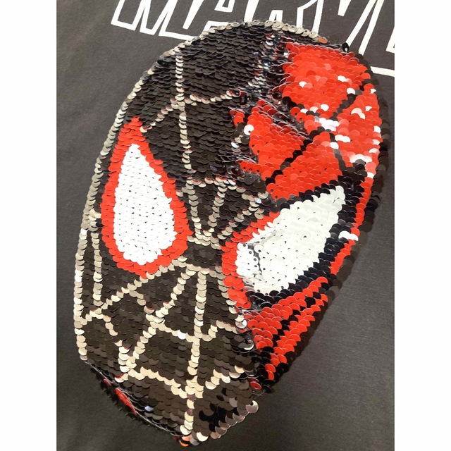 H&M(エイチアンドエム)の未使用h&mスパイダーマンスパンコール半袖Tシャツ120〜130cmマーベル キッズ/ベビー/マタニティのキッズ服男の子用(90cm~)(Tシャツ/カットソー)の商品写真