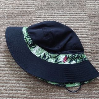 ステューシー(STUSSY)のステューシー　リバーシブルハット　黒×グリーン(ニット帽/ビーニー)