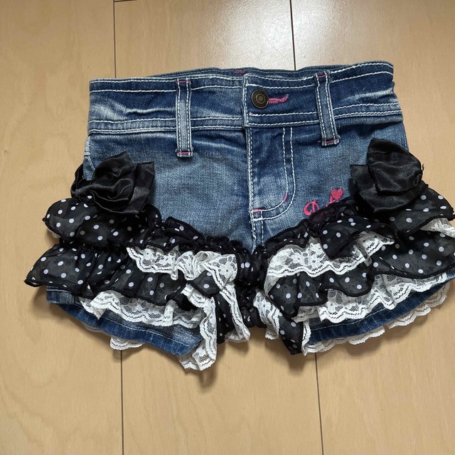 Dat ショートパンツ　80 フリル　ブラック キッズ/ベビー/マタニティのキッズ服女の子用(90cm~)(パンツ/スパッツ)の商品写真