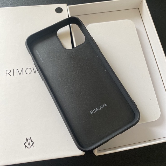 RIMOWA(リモワ)のRIMOWA iPhone11pro マットブラック！まだまだ使えます！安い！ スマホ/家電/カメラのスマートフォン/携帯電話(その他)の商品写真