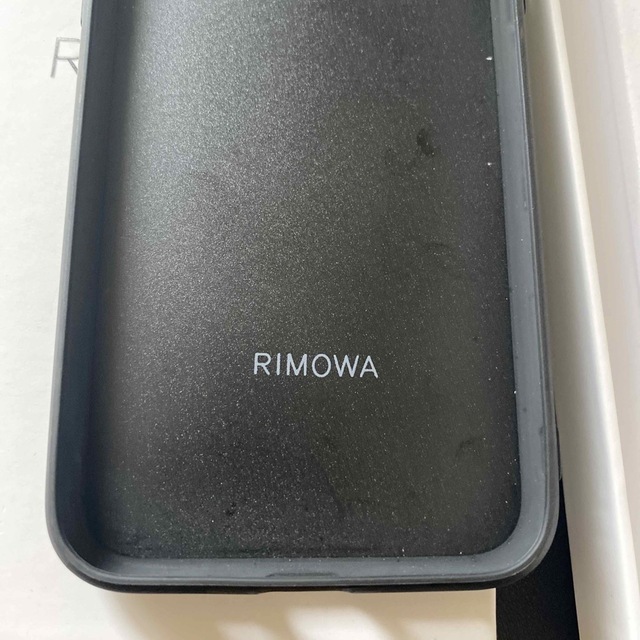 RIMOWA(リモワ)のRIMOWA iPhone11pro マットブラック！まだまだ使えます！安い！ スマホ/家電/カメラのスマートフォン/携帯電話(その他)の商品写真