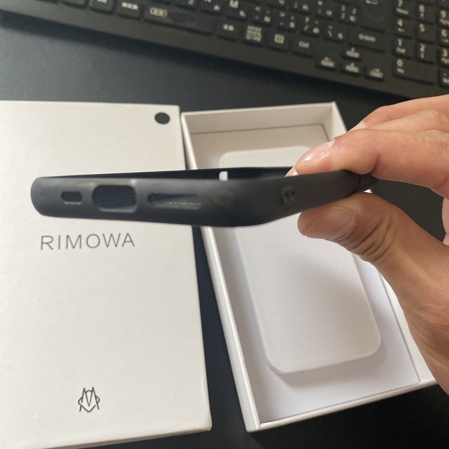 RIMOWA(リモワ)のRIMOWA iPhone11pro マットブラック！まだまだ使えます！安い！ スマホ/家電/カメラのスマートフォン/携帯電話(その他)の商品写真