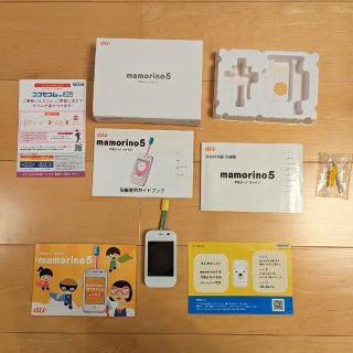 キョウセラ(京セラ)のマモリーノ5(au)　MicroUSBケーブルおまけ付き(携帯電話本体)