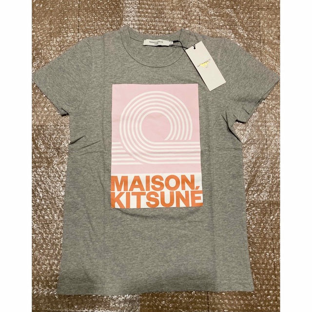 MAISON KITSUNE'(メゾンキツネ)のmaisonkitsune' メゾンキツネ エディション グレー Tシャツ XS レディースのトップス(Tシャツ(半袖/袖なし))の商品写真