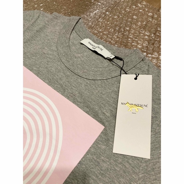 MAISON KITSUNE'(メゾンキツネ)のmaisonkitsune' メゾンキツネ エディション グレー Tシャツ XS レディースのトップス(Tシャツ(半袖/袖なし))の商品写真