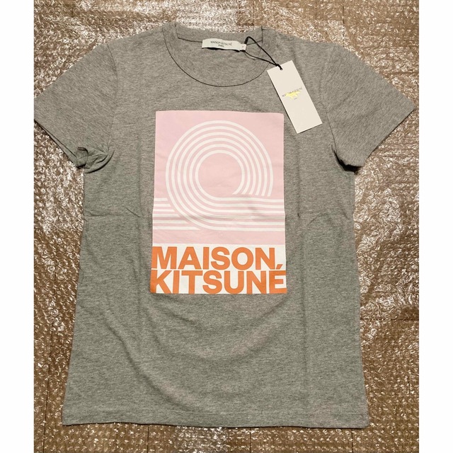 MAISON KITSUNE'(メゾンキツネ)のmaisonkitsune' メゾンキツネ エディション グレー Tシャツ S レディースのトップス(Tシャツ(半袖/袖なし))の商品写真