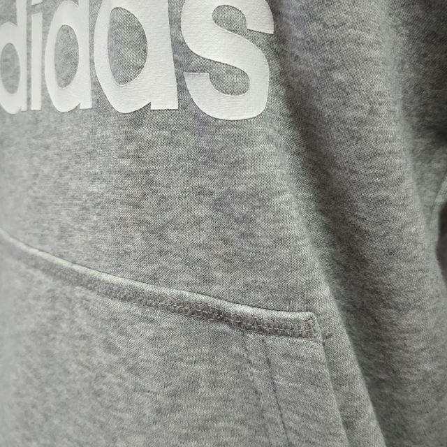 adidas(アディダス)のadidas　アディダス　キッズ150 パーカー  長袖パーカー キッズ/ベビー/マタニティのキッズ服男の子用(90cm~)(ジャケット/上着)の商品写真