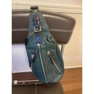 コーチ(COACH)の【Coach】トンプソン レザースリング ボディバッグ レザー 緑(ボディーバッグ)