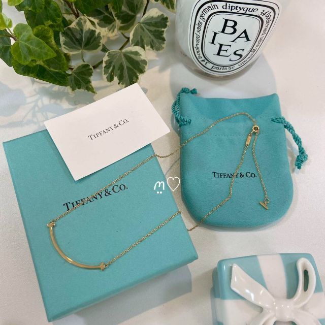 Tiffany & Co. - ティファニー　ティースマイルネックレスペンダント　Tスマイル　ゴールド　スモール