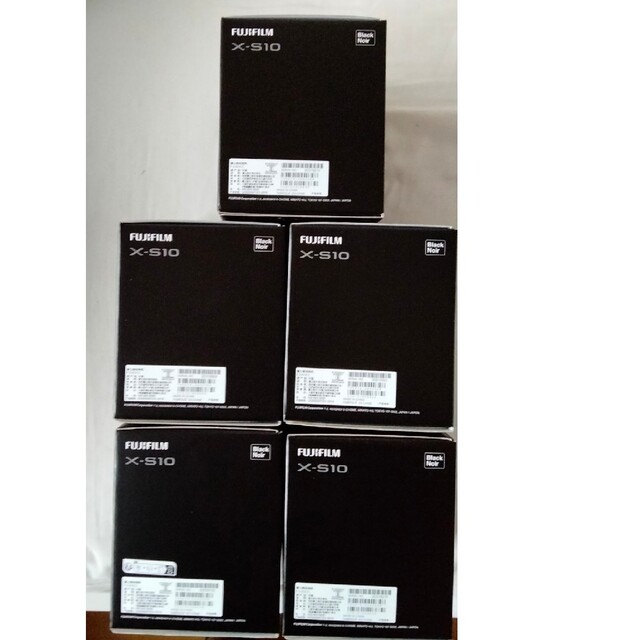 富士フイルム(フジフイルム)のFUJIFILM　X-S10  ボディ　ブラック スマホ/家電/カメラのカメラ(ミラーレス一眼)の商品写真
