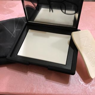 ナーズ(NARS)のNARS ライトリフレクティングセッティングパウダー中古品(フェイスパウダー)