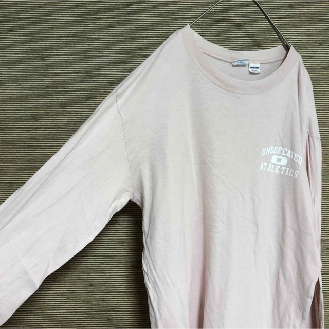 Champion(チャンピオン)の【チャンピオン】ロンT 長袖Tシャツ　ピンク　カレッジロゴ　ワンポイントロゴA3 メンズのトップス(Tシャツ/カットソー(七分/長袖))の商品写真