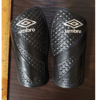 アンブロ(UMBRO)のサッカー すね当て 子供用(その他)