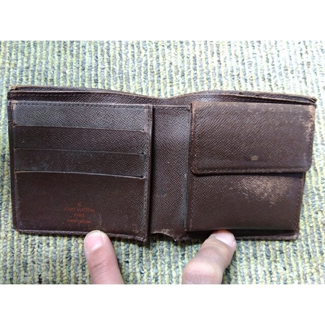 LOUIS VUITTON(ルイヴィトン)のルイヴィトンの二つ折り財布 メンズのファッション小物(折り財布)の商品写真