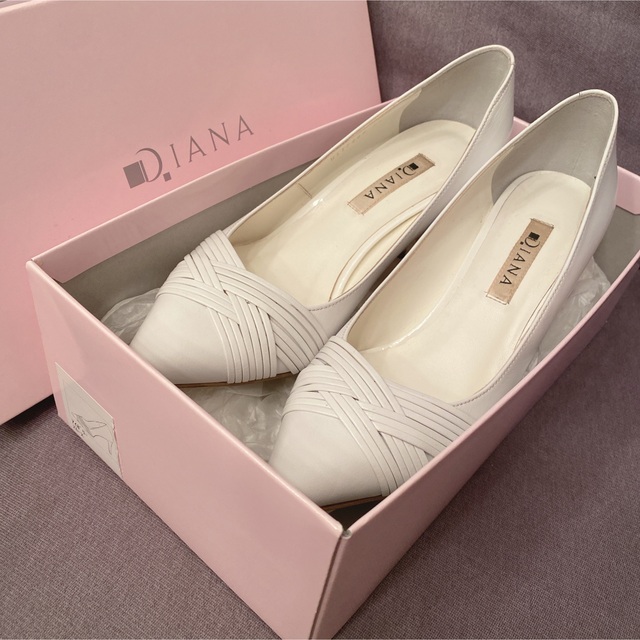 DIANA(ダイアナ)のDIANA ホワイトパンプス レディースの靴/シューズ(ハイヒール/パンプス)の商品写真