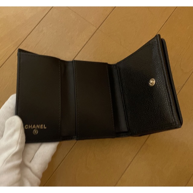 CHANEL(シャネル)の新品・CHANELコンパクトウォレット・人気のキャビアスキン・ブラック レディースのファッション小物(財布)の商品写真