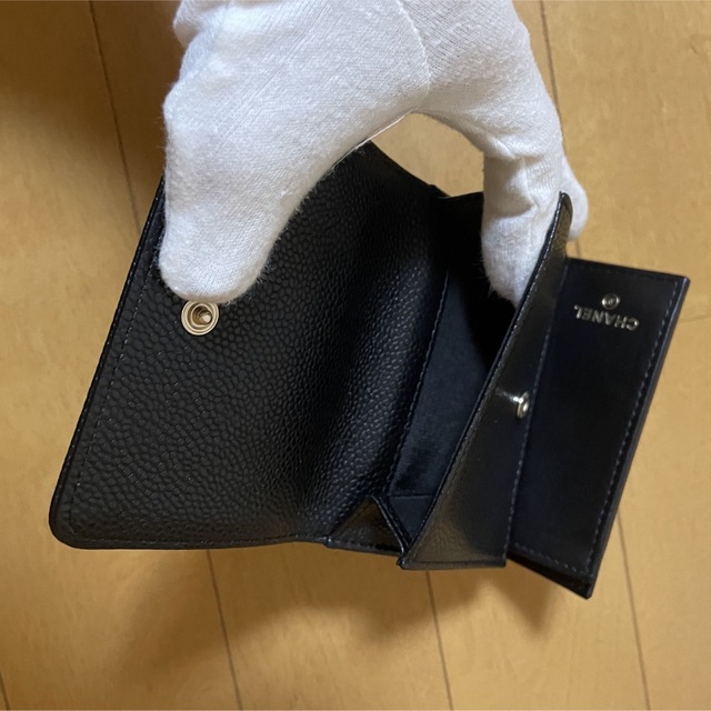 CHANEL(シャネル)の新品・CHANELコンパクトウォレット・人気のキャビアスキン・ブラック レディースのファッション小物(財布)の商品写真