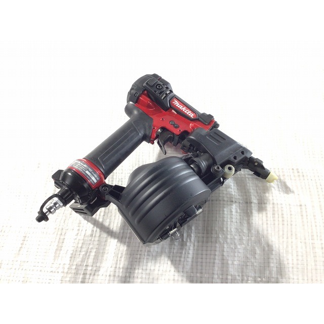 ☆極美品☆makita マキタ 50mm 高圧エア釘打機 AN513H エアツール 下地 内装 フロア 大工道具 ケース付 66748