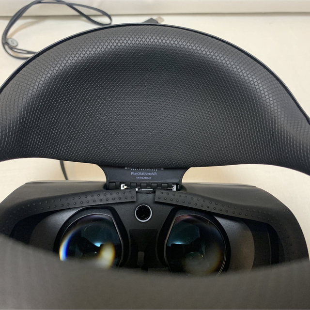 PlayStation VR(プレイステーションヴィーアール)のPlayStation VR　カメラ同梱版　CUHJ-16001 エンタメ/ホビーのゲームソフト/ゲーム機本体(家庭用ゲーム機本体)の商品写真