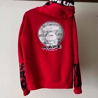 アベイシングエイプ(A BATHING APE)のa bathing apeパーカー！レッド/XL〜L(パーカー)