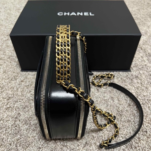 CHANEL(シャネル)の新品　CHANEL ヴァニティー ケース シャイニー カーフスキン ブラック レディースのバッグ(ハンドバッグ)の商品写真