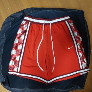 ナイキ(NIKE)の【L】新品 ナイキ ドライ ショートパンツ DNA ハーフパンツ  バスパン 赤(ショートパンツ)