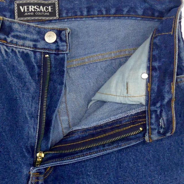 VERSACE(ヴェルサーチ)の未使用 イタリア製 VERSACE ヴェルサーチ ジーンズ デニム NR3110 メンズのパンツ(デニム/ジーンズ)の商品写真