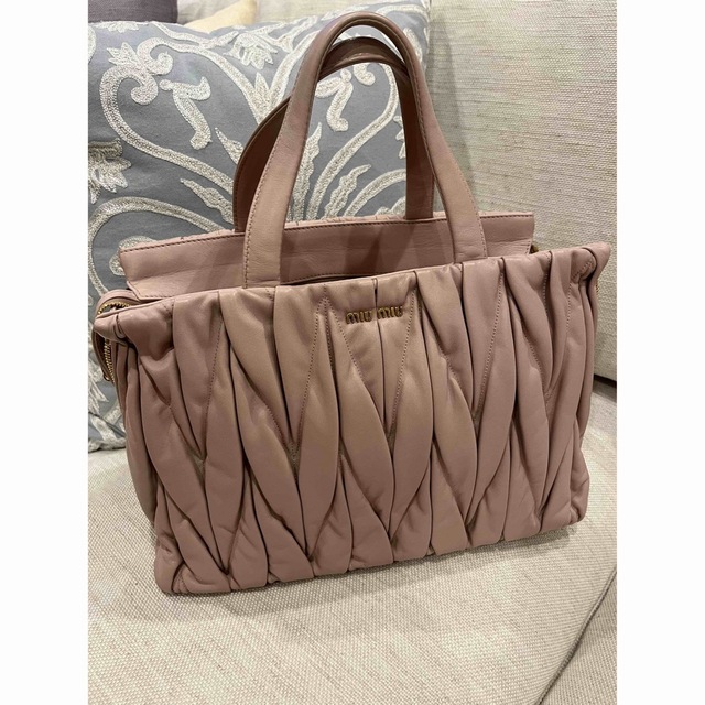新作からSALEアイテム等お得な商品満載 miumiu - miumiu ハンドバッグ ピンク ハンドバッグ 新作からSALEアイテム等お得な商品満載 miumiu - miumiu ハンドバッグ ピンク ハンドバッグ