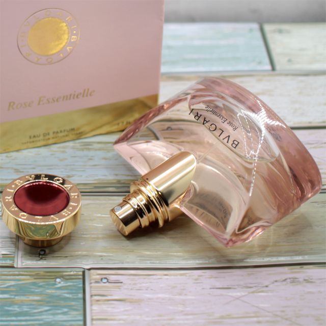 BVLGARI(ブルガリ)の【ほぼ未使用】ブルガリ ローズ エッセンシャル オードパルファム 50ml コスメ/美容の香水(香水(女性用))の商品写真