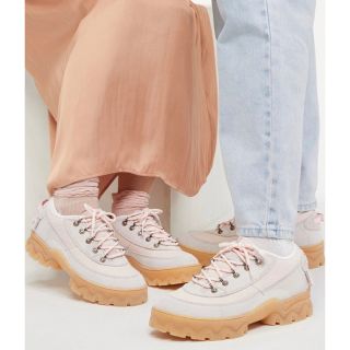 NIKE ラハール LOW SE ウィメンズシューズ(スニーカー)