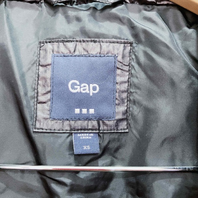 GAP(ギャップ)の[訳あり]Gap ギャップ　ダウンベスト　XS ブラック レディースのジャケット/アウター(ダウンベスト)の商品写真