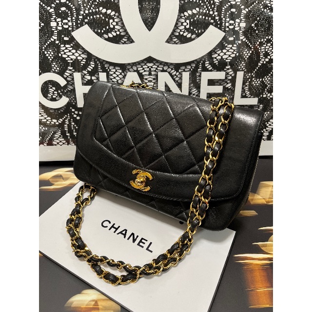 CHANEL　ダイアナ　マトラッセ　ショルダーバッグ美品