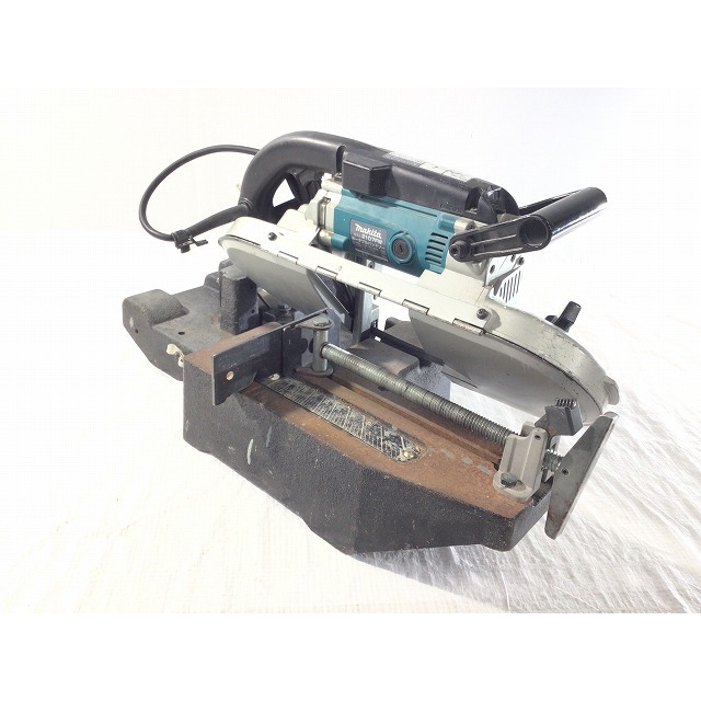 ☆中古品☆makita マキタ 100V ポータブルバンドソー 2107FW 平バイススタンド付き 帯鋸切断機 パイプ切断機 鉄工用 切断機 66811